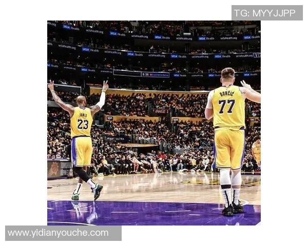 詹姆斯领衔湖人大胜热火，演绎篮球盛宴